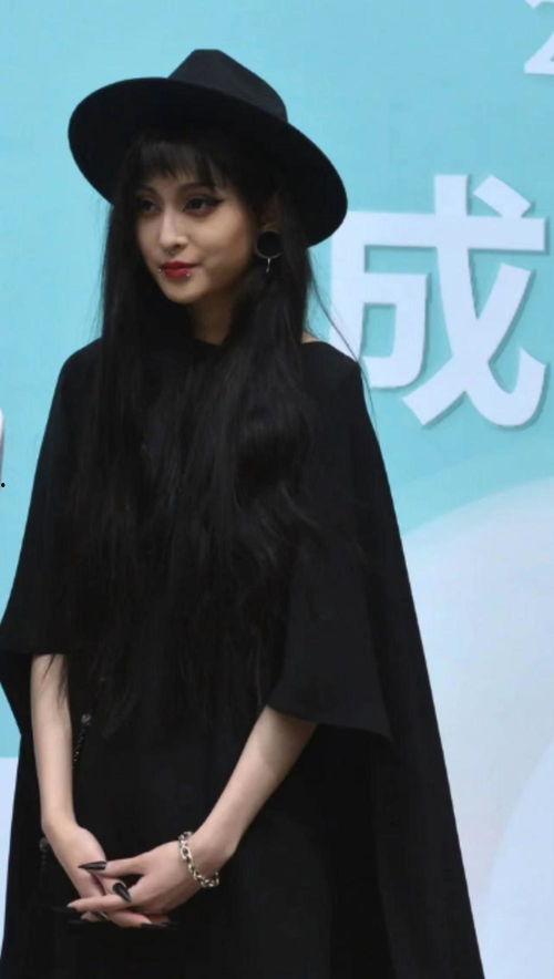 秋裙女成人妈妈视频,成人世界中的温馨故事与情感共鸣